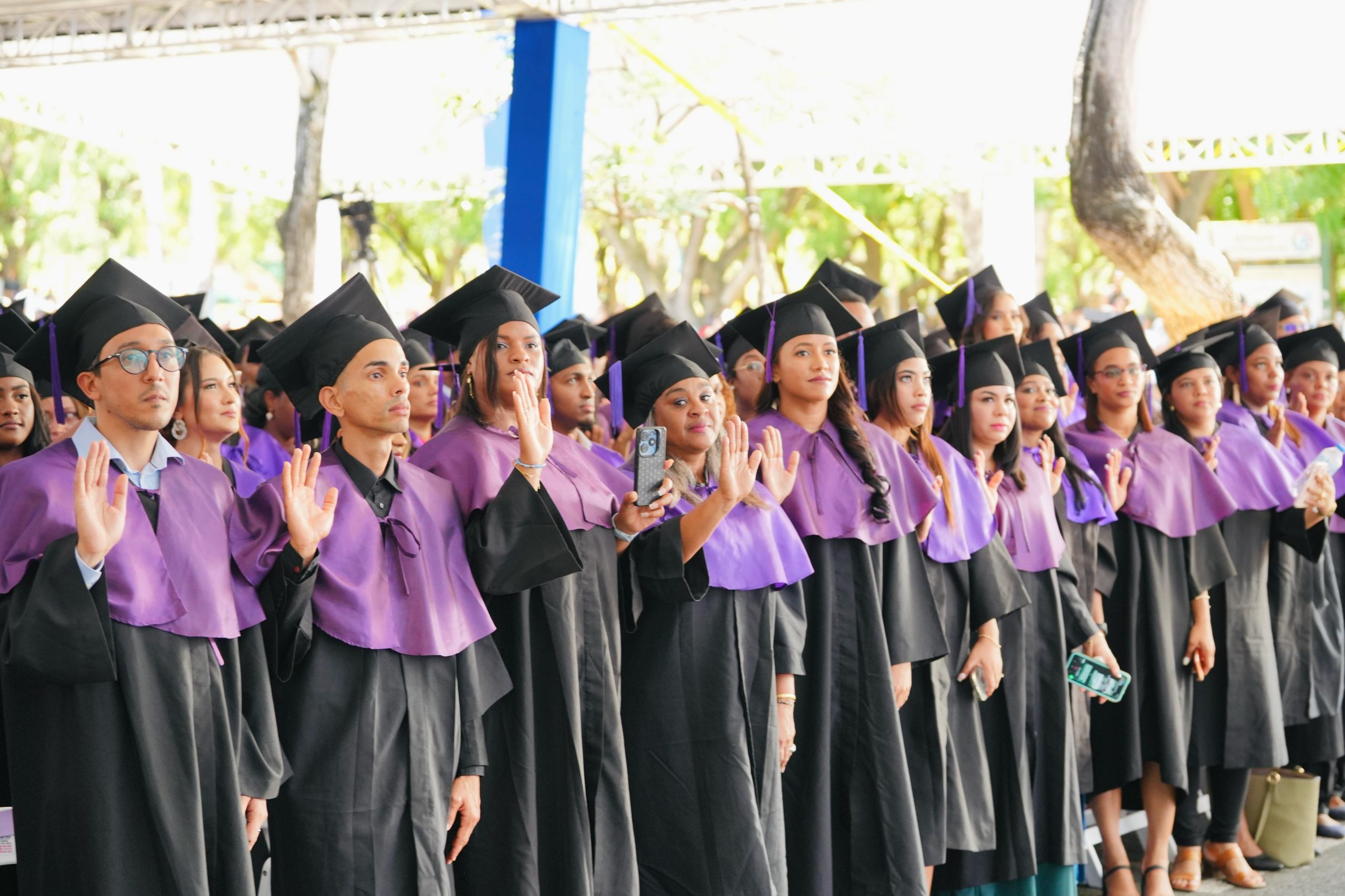 UASD conmemora Revolución de Abril invistiendo 2,507 profesionales de grado y postgrado