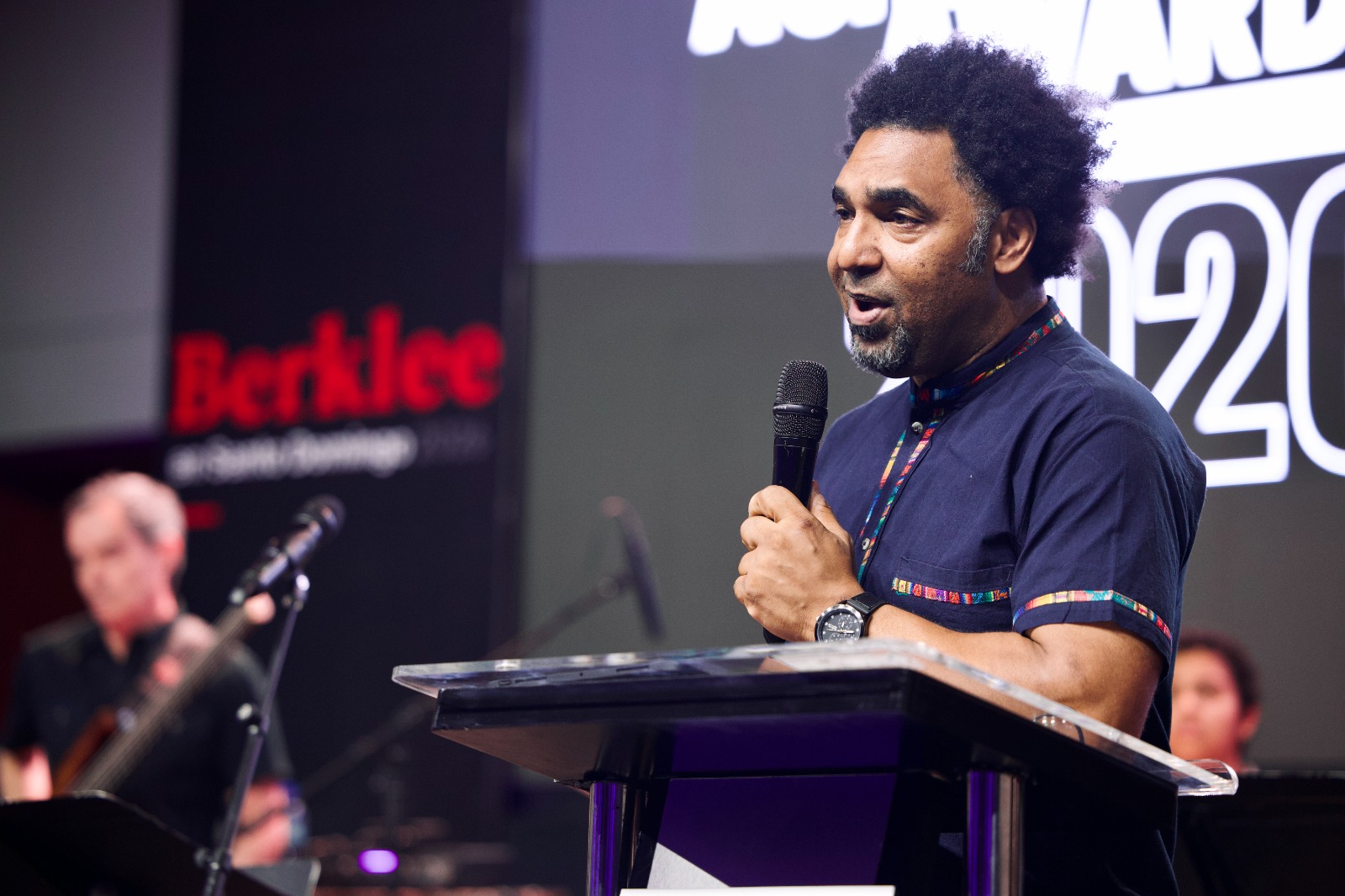 El maestro Javier Vargas recibe el Berklee Alumni Achievement Award y se convierte en el segundo dominicano en obtener este reconocimiento