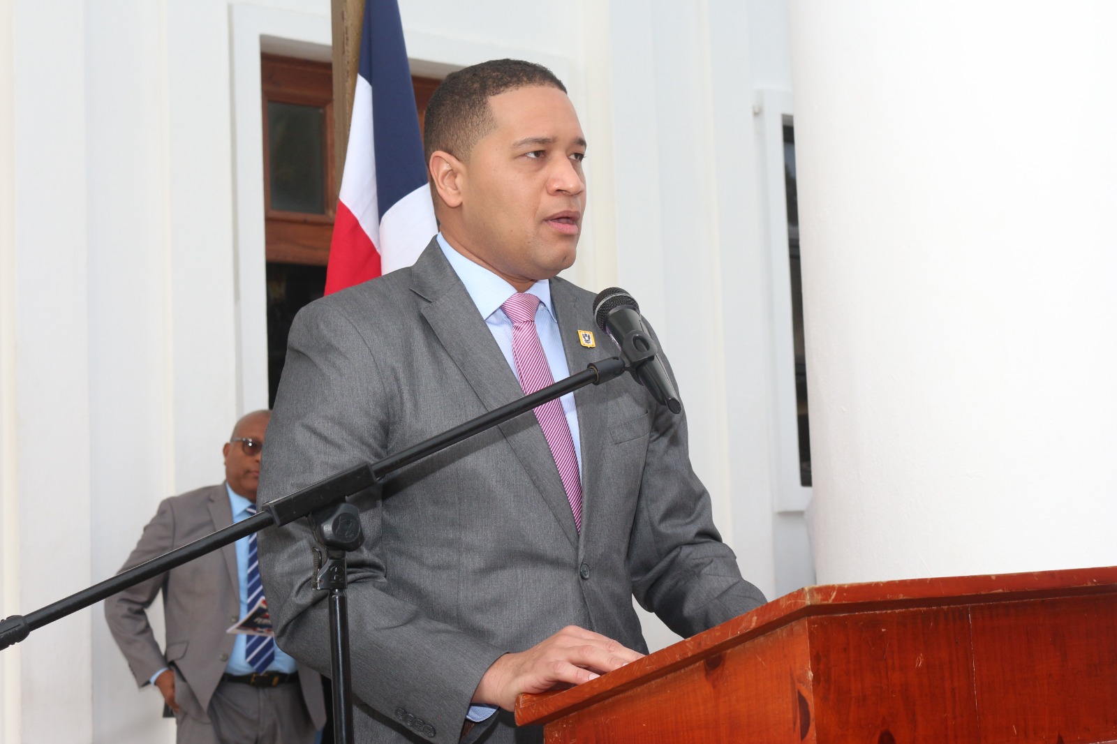 Alcalde Lenin de la Rosa llama a la unidad para el progreso y bienestar del pueblo durante la conmemoración del 182 aniversario de Independencia Nacional